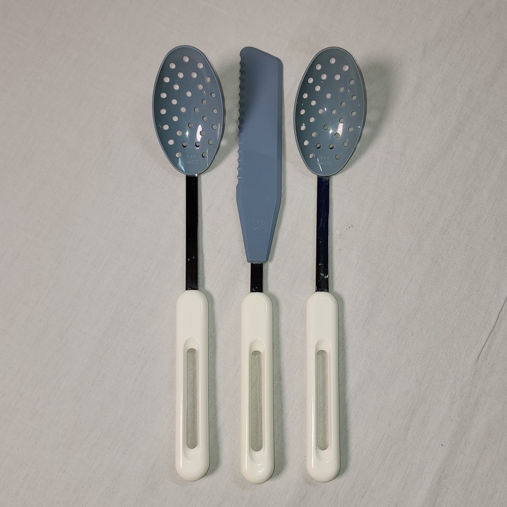 VTG Bonny Blue Holes Nylon Serving Spoons & Serrated Knife White Handle Set of 3